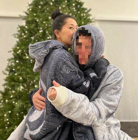 フィンドムオンリーファンズ ポルノグラフィック 写真