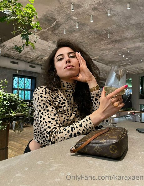 karaxaen ポルノスター 美しい ギャラリー