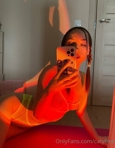 catyfree ポルノスター 可愛い 写真