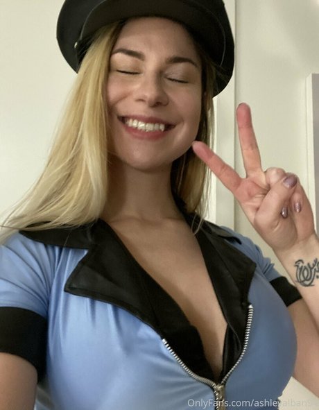 ashleyalban94 モデル 写真