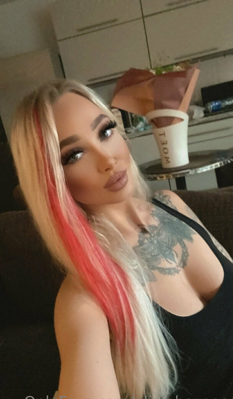 oliviahazeee ポルノスター 素敵 写真