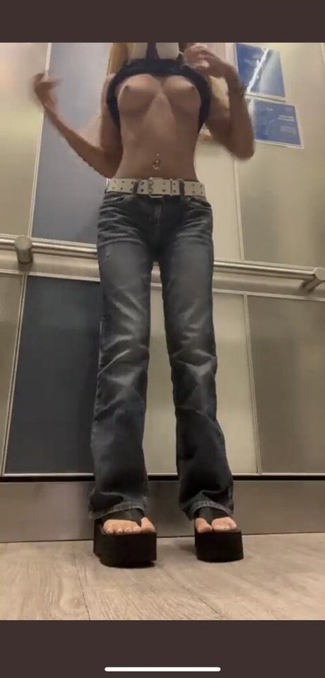 客室乗務員 OnlyFans アートポルノ ギャラリー