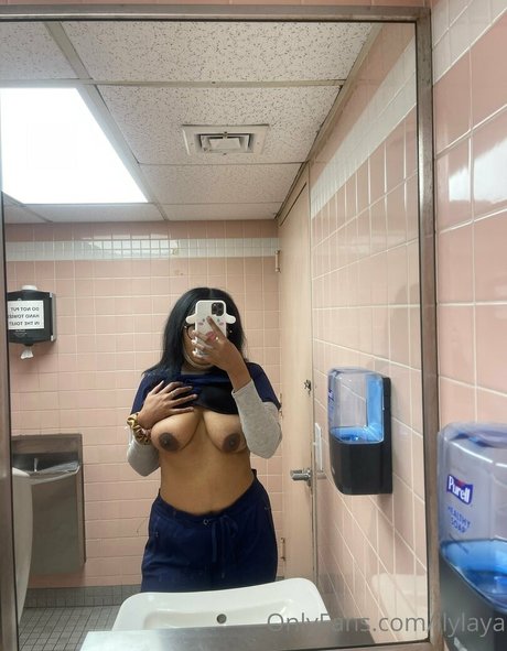 wholelottalaya アートモデル 画像