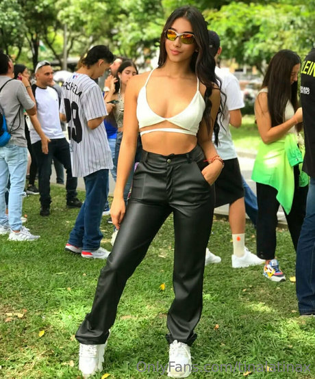 valatinax ポルノスター 独占 写真