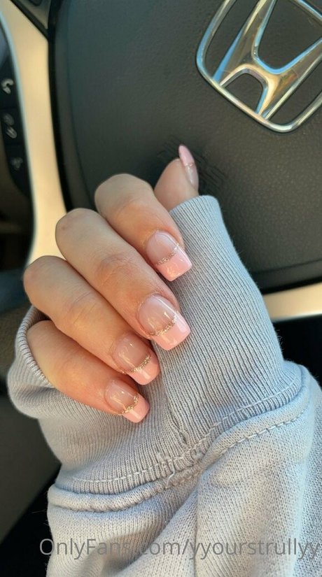 yyourstrullyy ポルノスター セクシー 写真