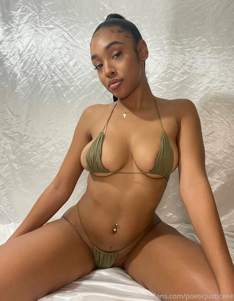 poeticjusticeee 裸モデル 写真