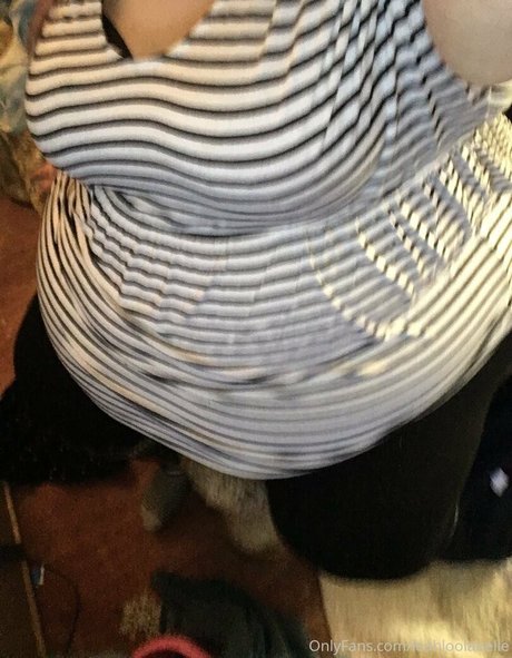 leahloolabelle セクシーモデル 写真