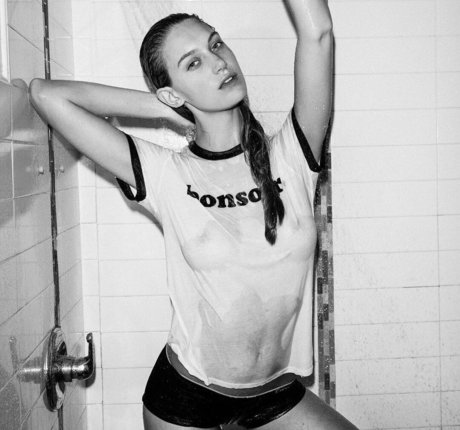 Caroline Lowe ヌード女優 画像