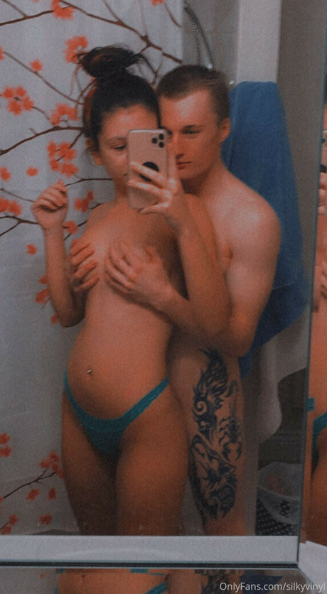 silkyvinyl ホット女優 写真