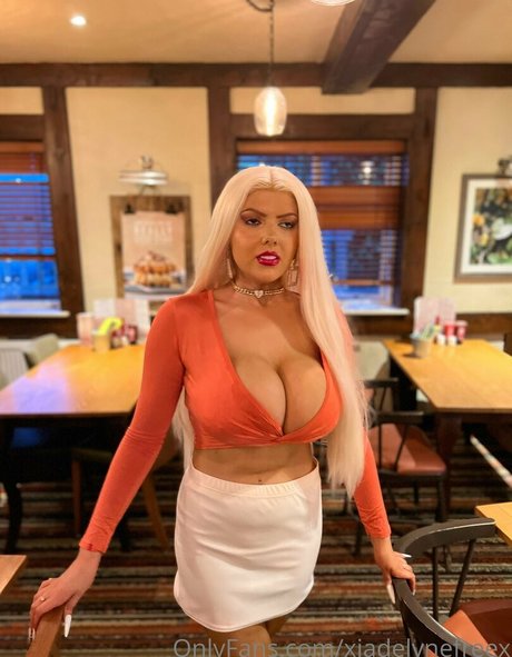 金髪ストリップOnlyFans セックス 写真