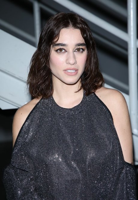 Simona Tabasco アートモデル ギャラリー