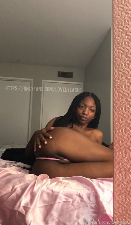 lovelylashe ポルノスター ヌード 写真