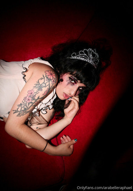 arabelleraphael ポルノスター 裸 画像
