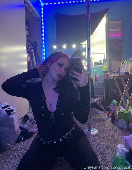 女装オンリーファン セクシー裸 写真