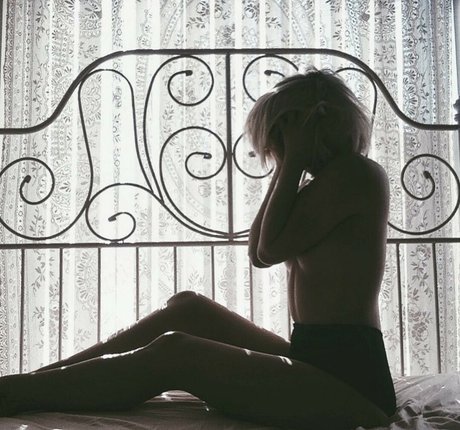 alittle vampy アート女優 写真