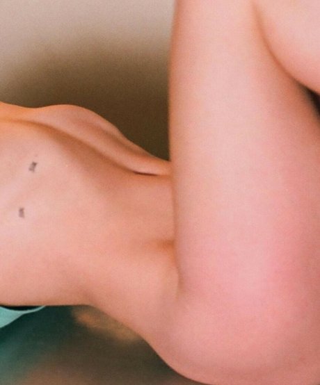 alittle vampy ポルノスター エロティック 写真