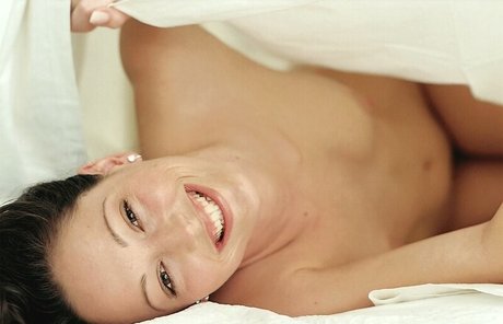 痩せた熟女OnlyFans 美しいヌード 写真