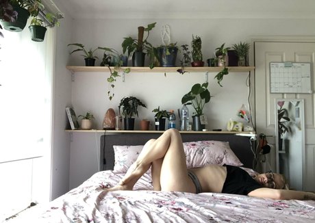 チンコを持つ女たち OnlyFans ポルノ ギャラリー