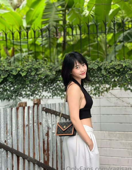 母と息子のOnlyFans エロチック 写真