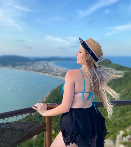 Marcelly Mello エロティックモデル 写真