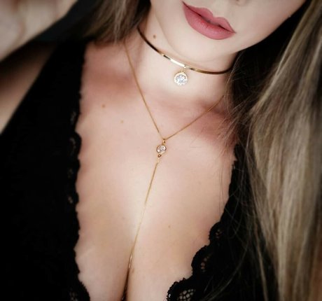 Marcelly Mello ポルノモデル 画像