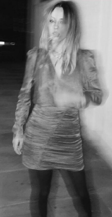 Elena Lagou スター ヌード ギャラリー