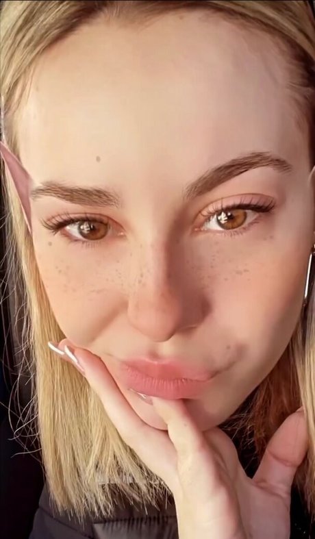 Elena Lagou ポルノスター 可愛い 写真