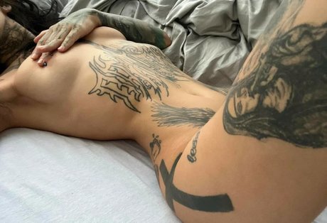 Stephanie Raszolkov ポルノスター ヌード 写真