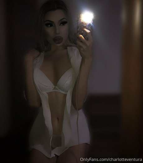 charlotteventura ホットなポルノスター 写真