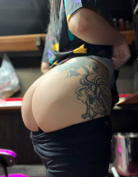 熟女 BBC OnlyFans ホット 画像