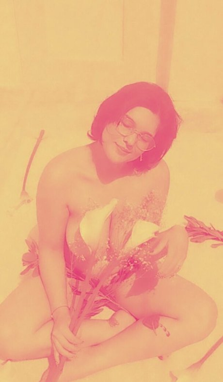 18歳のOnlyFans エロチック 写真