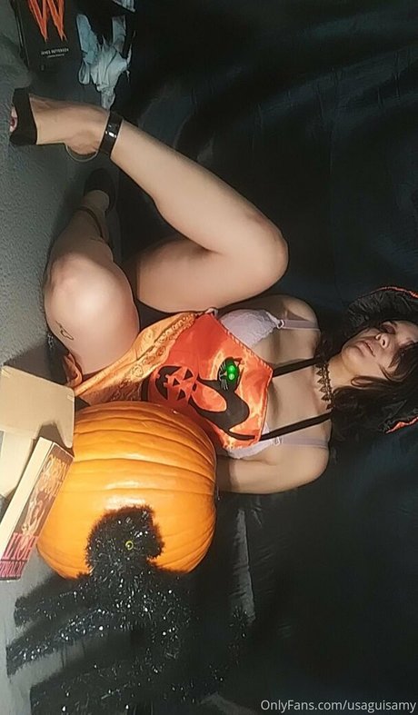 公共の場での猫のOnlyFans セクシーヌード ギャラリー