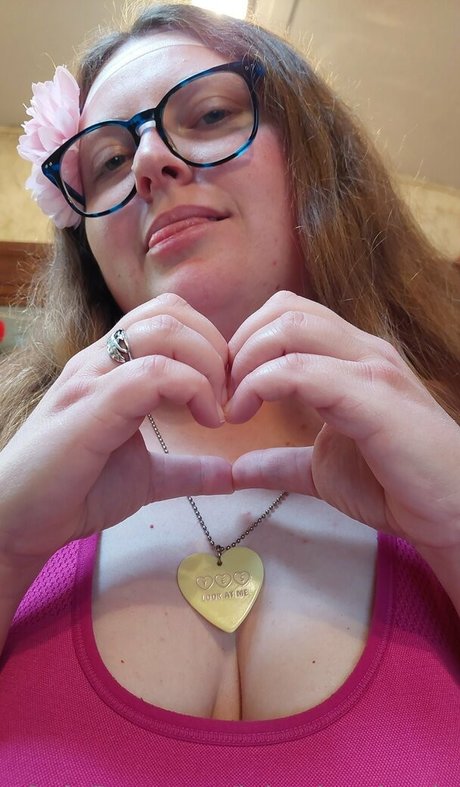 lukeylewdcario ヌードのポルノスター 画像