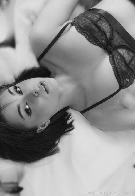 heyitslaura ホット女優 写真