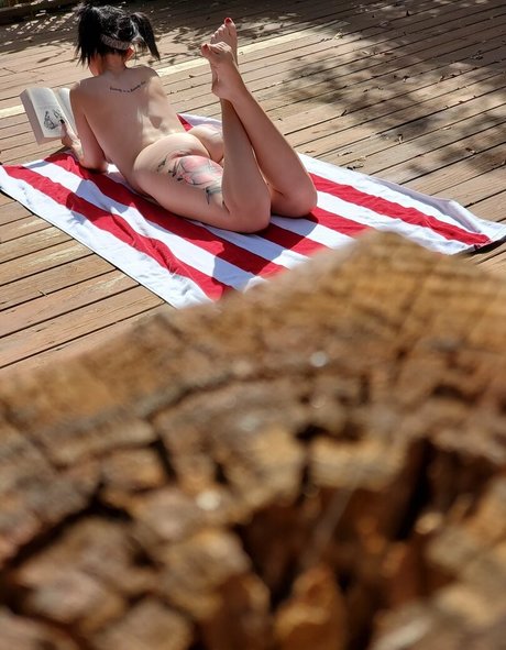 poppycarminexxx セクシー女優 写真