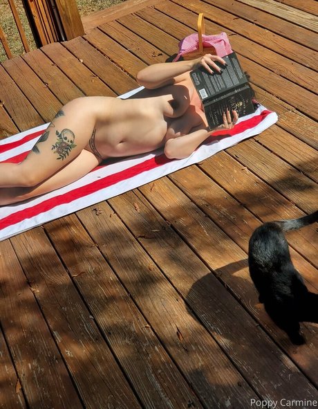 poppycarminexxx アダルトモデル 写真