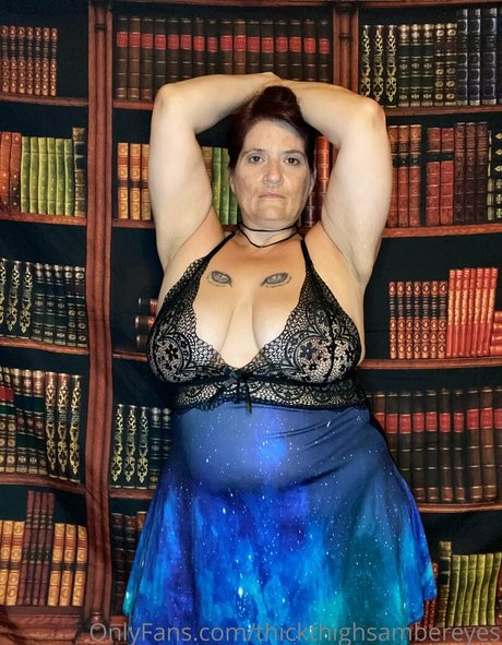 thickthighsambereyes 裸のポルノスター 写真