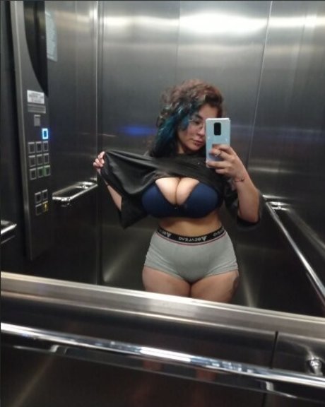 イタリア人熟女OnlyFans ヌード 画像