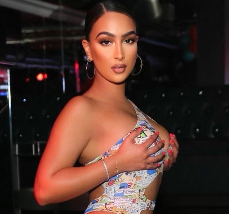 Omaima Benamre ポルノ女優 ギャラリー