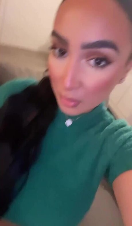 Omaima Benamre エロティック女優 写真