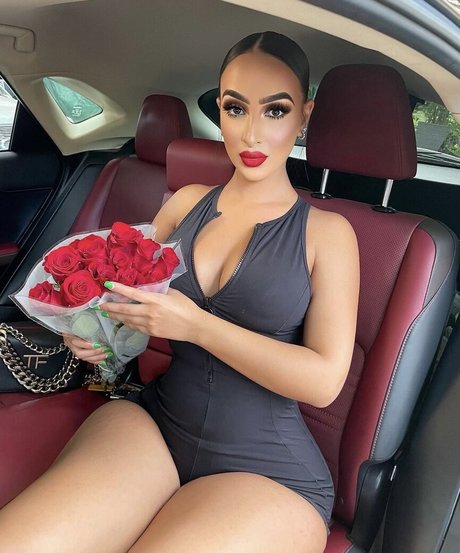 Omaima Benamre トップモデル 写真