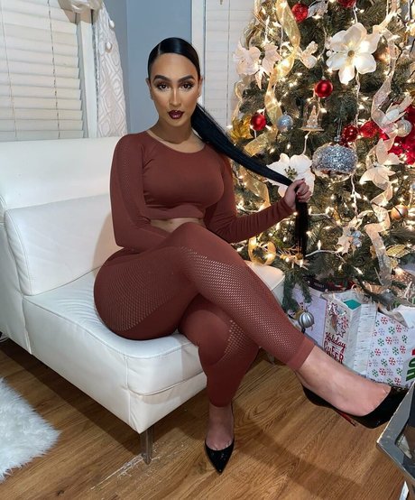 Omaima Benamre 無料モデル 写真