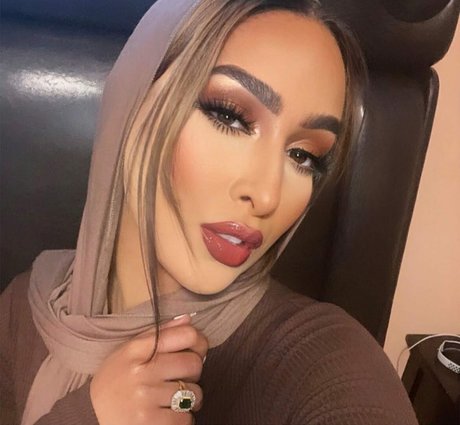 Omaima Benamre トップモデル 画像