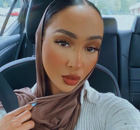 Omaima Benamre ポルノスター セクシー 写真