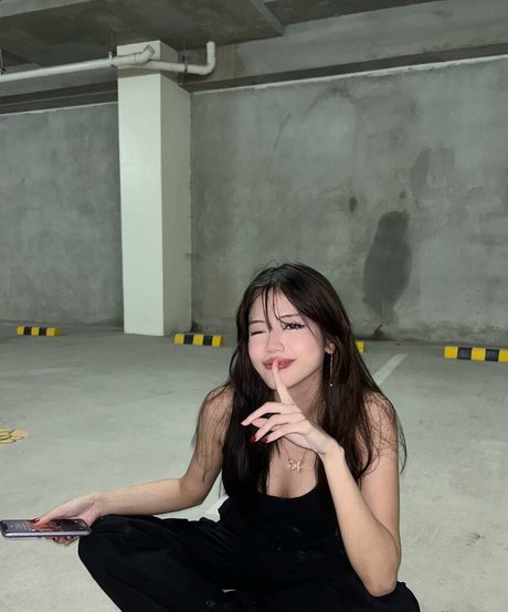 デカ尻ジーンズ OnlyFans セクシーヌード ギャラリー