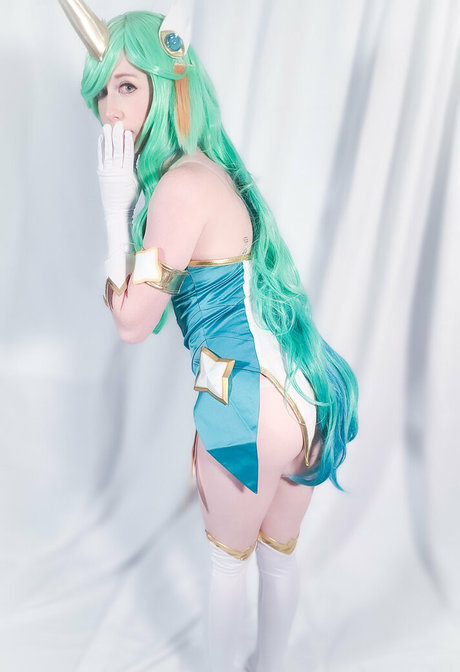 emswaifu セクシーモデル 写真