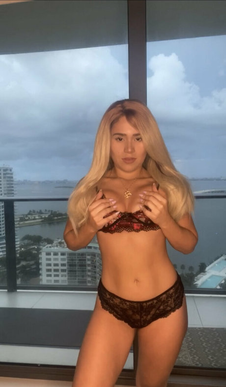 playgirlcarli18 ヌードモデル ギャラリー