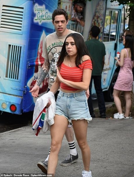 Bel Powley ポルノスター アーカイブ