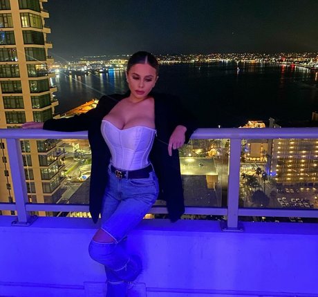 最もホットなOnlyFans セクシー裸 画像