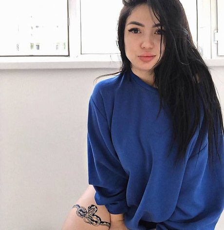 Asa Lochka 美しいポルノスター 写真